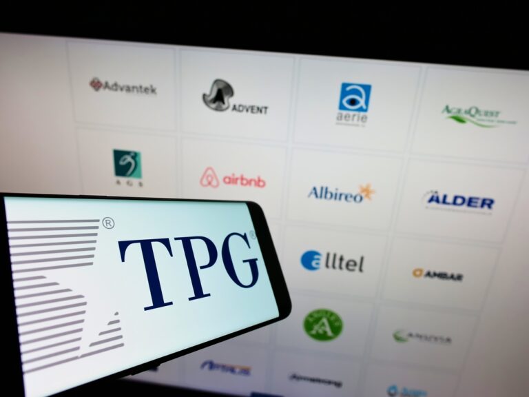 inicialy spolecnosti TPG na mobilni aplikaci a v pozadi je jeji investicni portfolio