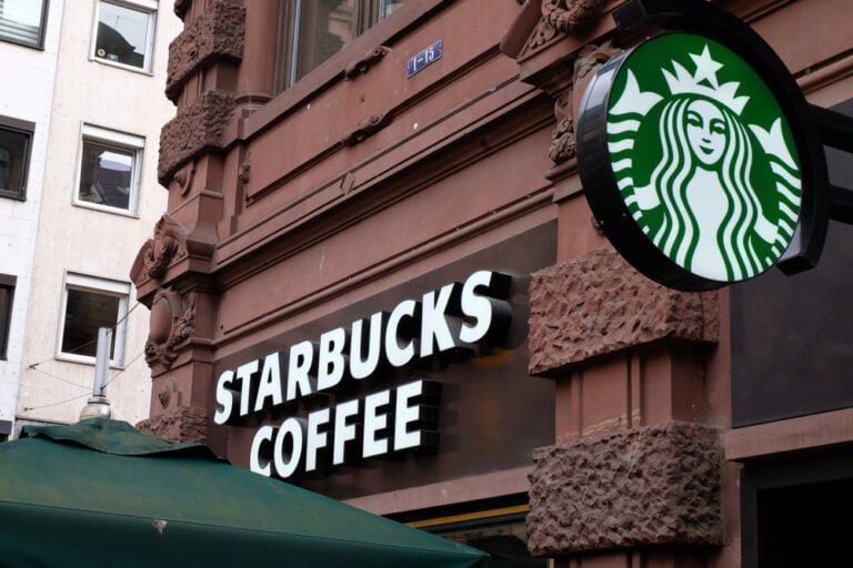 logo kavarenskeho retezece starbucks