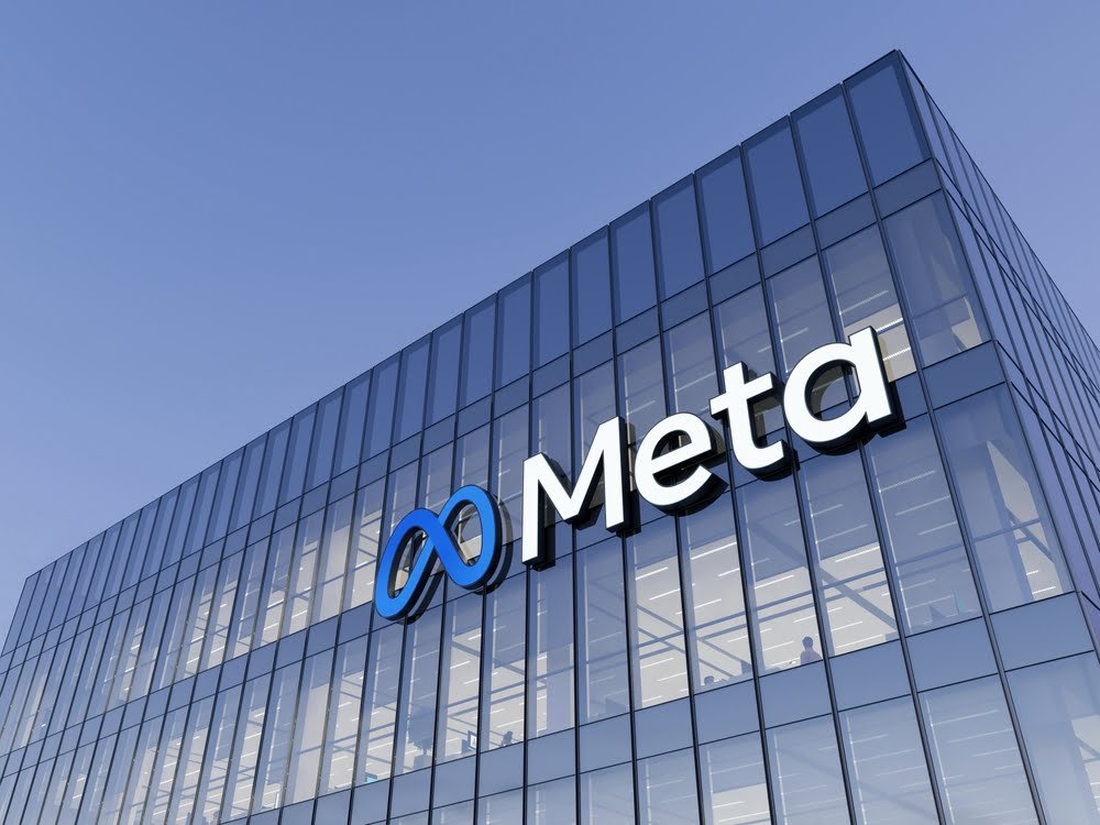 Logo Meta na skleněné budovy. Kancelářské sídlo společnosti Meta