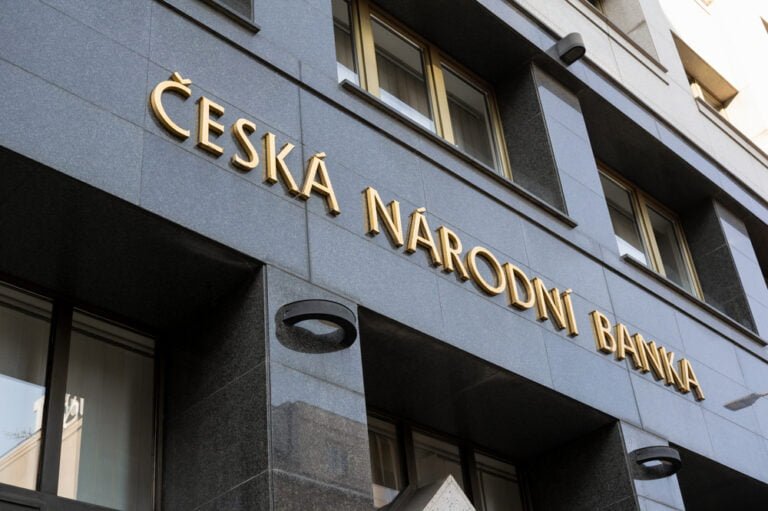 Česká národní banka, centrální a rezervní banka České republiky, budova se symbolem ČNB