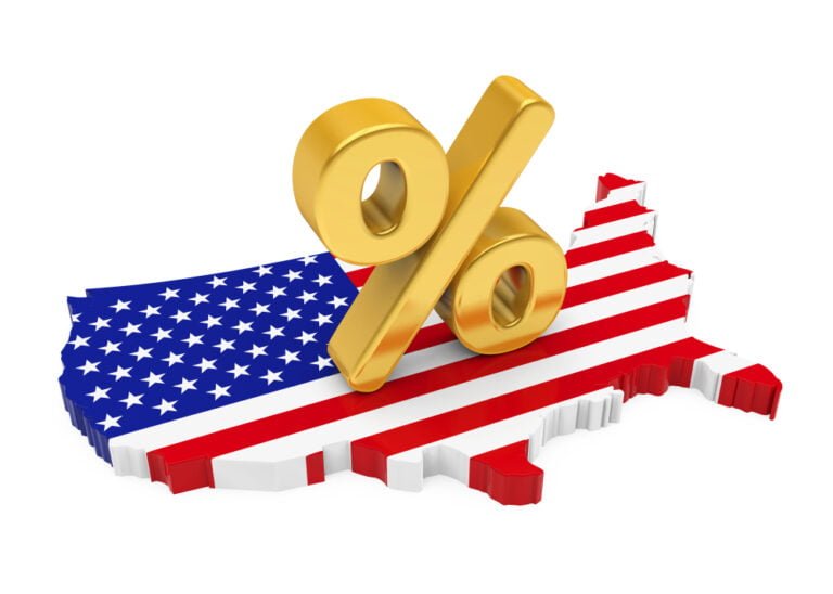 Symbol procenta mapě Spojených států a s její vlajkou. Koncept zvýšení úrokových sazeb v USA.