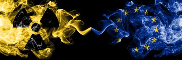 Vlajka Evropská unie vs. symbol jaderné energie