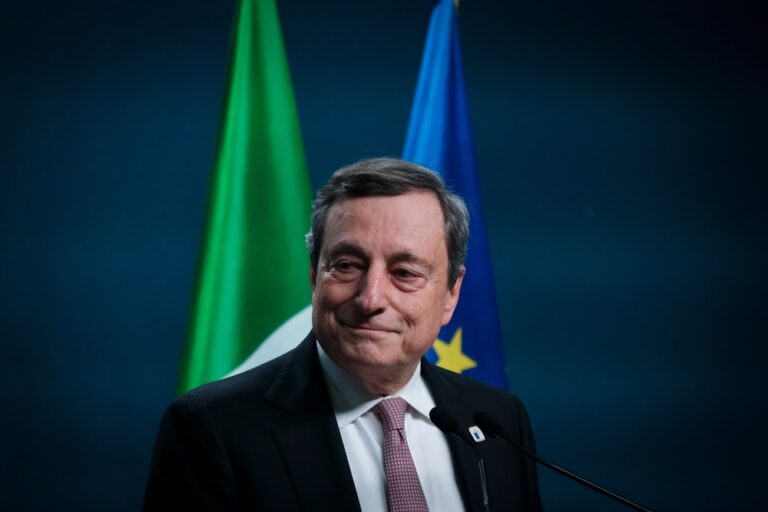 Italský premiér Mario Draghi na tiskové konferenci Evropské unie v Bruselu