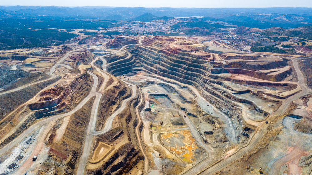 Těžební důl společnosti Rio Tinto nacházející se ve Španělsku. Těžba komodit jako měď, stříbro, zlato a další minerály.
