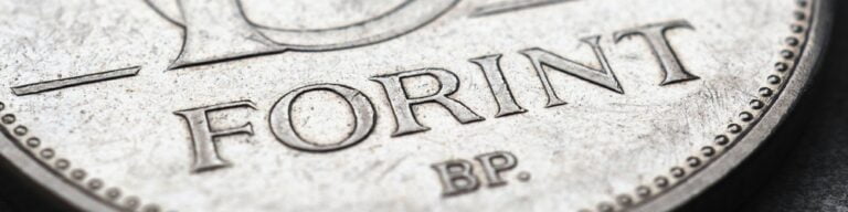 Maďarská mince v hodnotě 10 forintů, peníze Maďarska