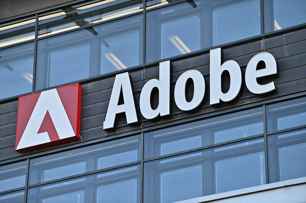 Logo softwarové společnosti Adobe na kancelářské budově ve Stockholmu, akcie Adobe
