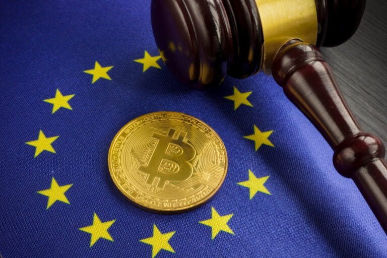 Právní úprava kryptoměn v EU. Bitcoin na vlajce EU