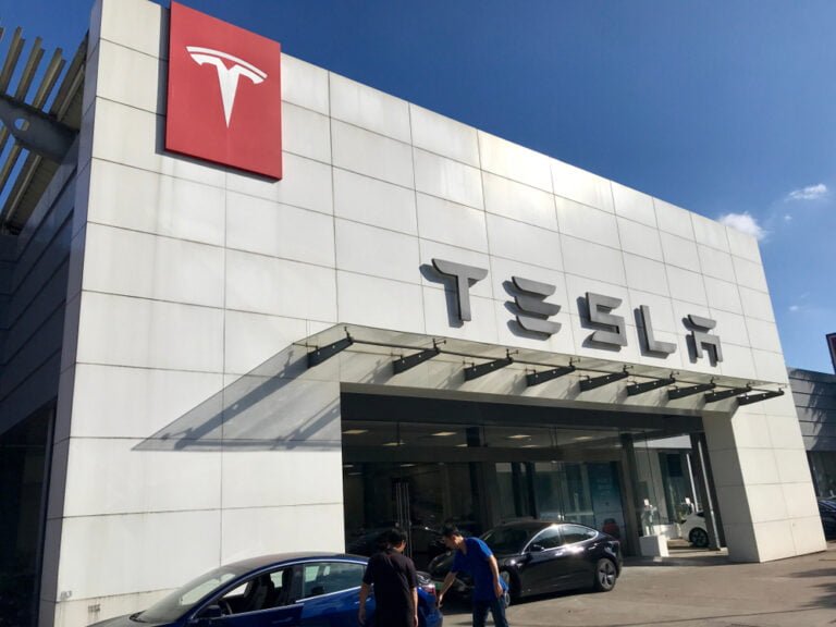 Pobočka společnosti Tesla ve čtvrti Pudong v Šanghaji.