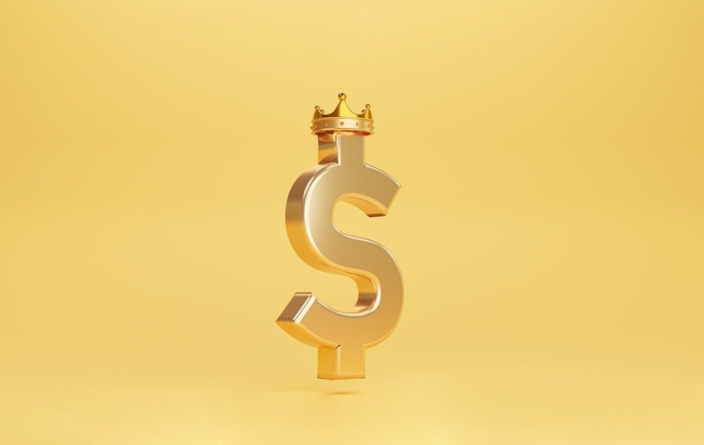 Symbol dolaru s korunou na žlutém pozadí, koncept dividendoví aristokraté
