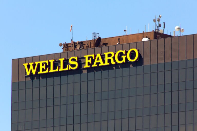 Sídlo banky Wells Fargo, logo a budova