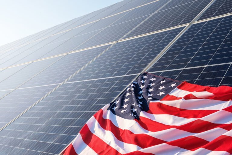 Americká vlajka na solárních panelech